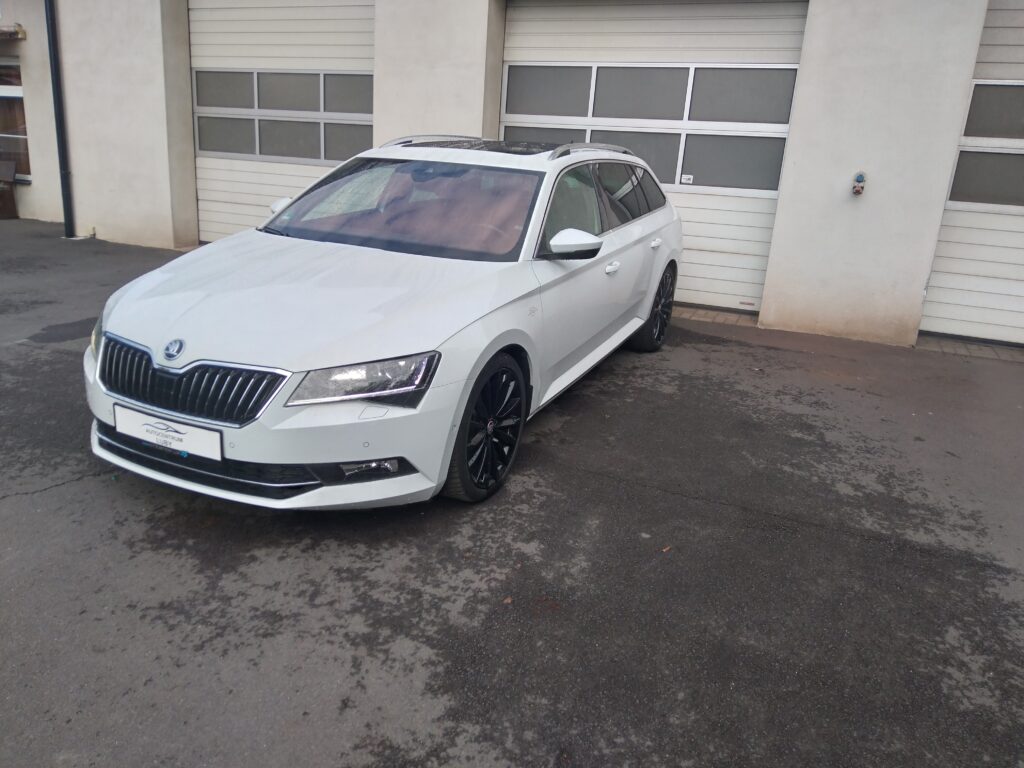 Škoda Superb Combi 2.0Tdi 4x4 Laurin & Klement