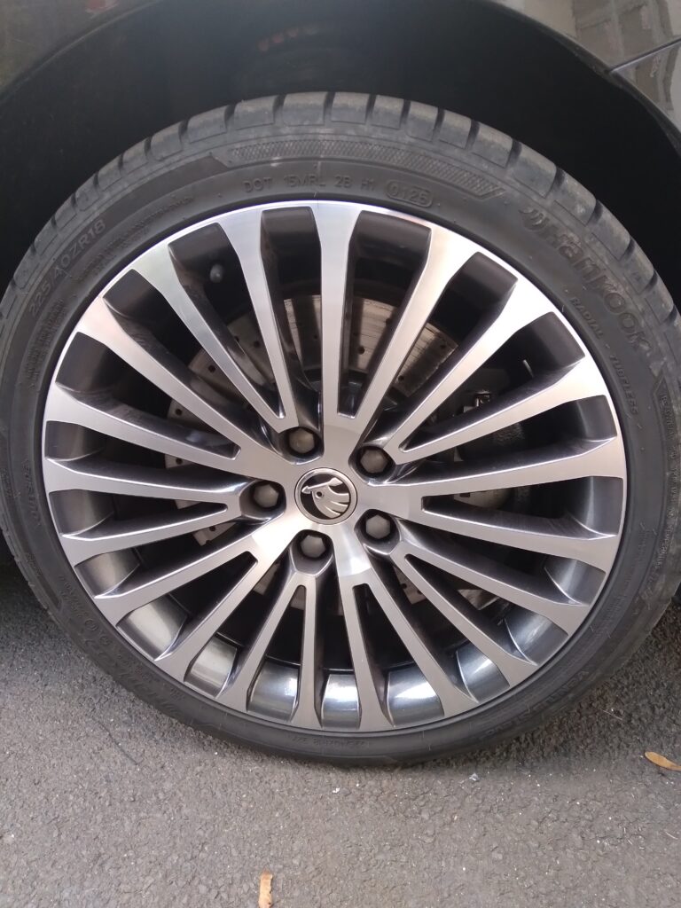 Škoda Superb Combi 3.6 V6 4x4 DSG Laurin & Klement